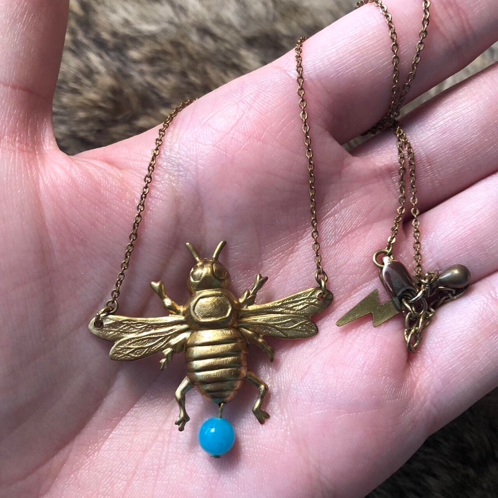 Vintage gold toned bee necklace with little blue/teal glass bead drop
